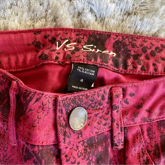 Victoria’s Secret Red Snakeprint Jeans Size 4 - Picture 5 of 7